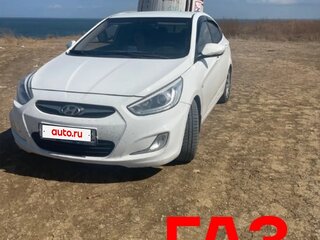 2013 Hyundai Solaris I, белый, 990000 рублей, вид 1