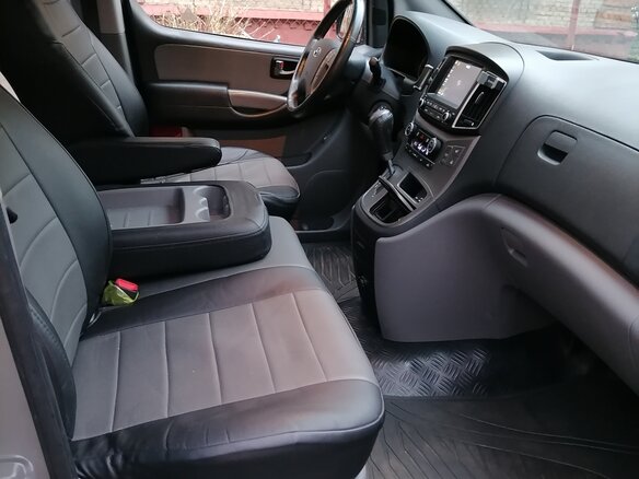 2017 Hyundai Grand Starex I Рестайлинг, серебристый, 2800000 рублей - вид 5