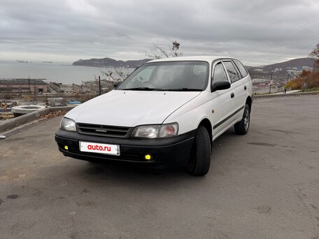 2001 Toyota Caldina II Рестайлинг, белый, 270000 рублей, вид 1