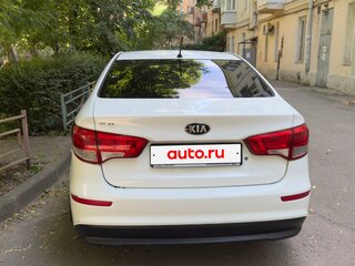 2015 Kia Rio III Рестайлинг, белый, 790000 рублей, вид 5