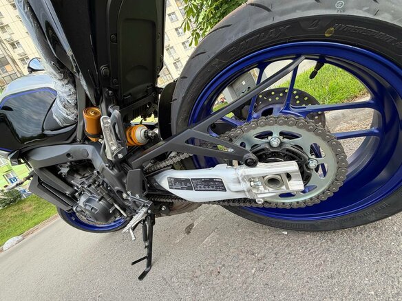 2025 Yamaha MT-09 (FZ-09), серебристый, 1600000 рублей - вид 3