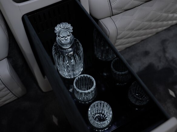 2024 Cadillac Escalade ESV V Рестайлинг, чёрный, 53400000 рублей - вид 9