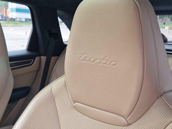 2018 Porsche Cayenne Turbo III, голубой, 9050000 рублей - вид 20