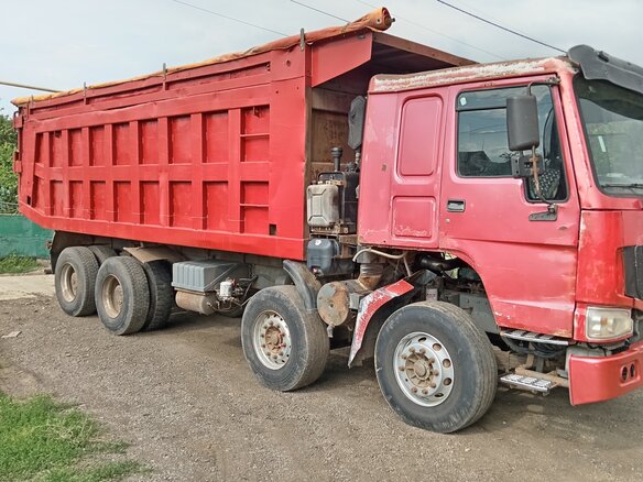 2006 Sinotruk Howo A5, красный, 1000000 рублей - вид 1