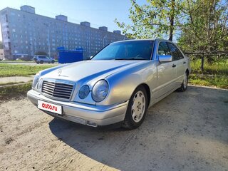1998 Mercedes-Benz E-Класс 320 II (W210, S210), серебристый, 465000 рублей, вид 1