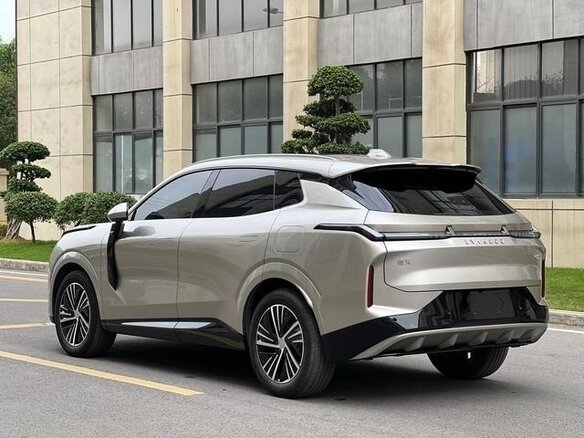 2024 Lynk & Co 08 21.2 kWh I, бежевый, 3300000 рублей - вид 6