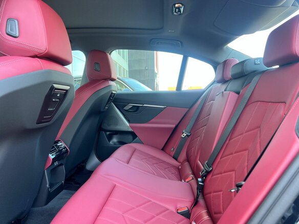 2024 BMW 5 серии 525i VIII (G60/G61/G68), чёрный, 6590000 рублей - вид 13