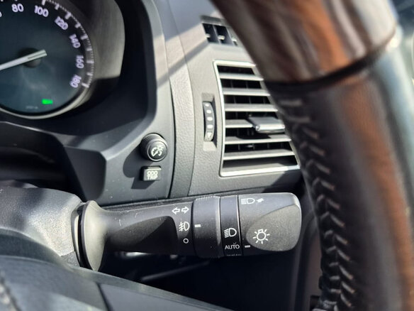 2022 Toyota Land Cruiser Prado 150 Series Рестайлинг 3, белый, 6350000 рублей - вид 13