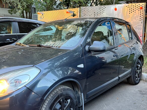 2010 Renault Sandero I, серый - вид 2