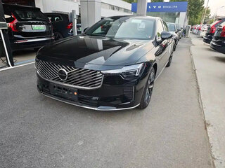 2025 Volvo S90 II Рестайлинг 2, чёрный, 5900000 рублей, вид 1