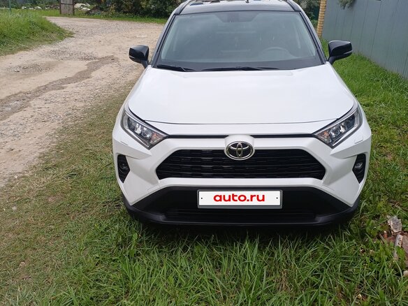 2021 Toyota RAV4 V (XA50), белый, 3350000 рублей