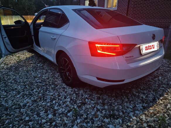 2017 Skoda Superb III, белый - вид 2