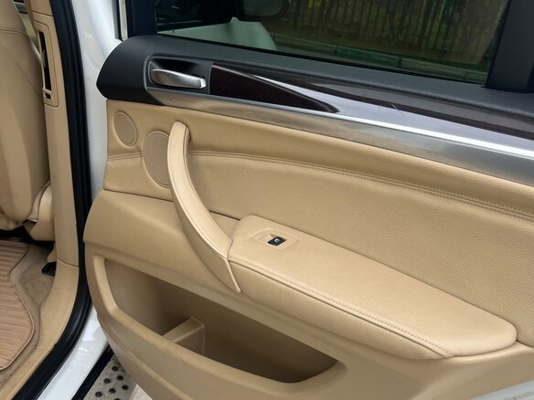 2010 BMW X5 30i II (E70), белый, 1550000 рублей - вид 30