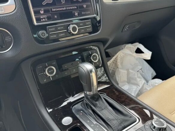 2011 Volkswagen Touareg II, чёрный, 2750000 рублей - вид 10
