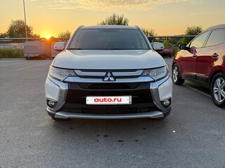 2015 Mitsubishi Outlander III Рестайлинг 2, белый, 2150000 рублей, вид 3