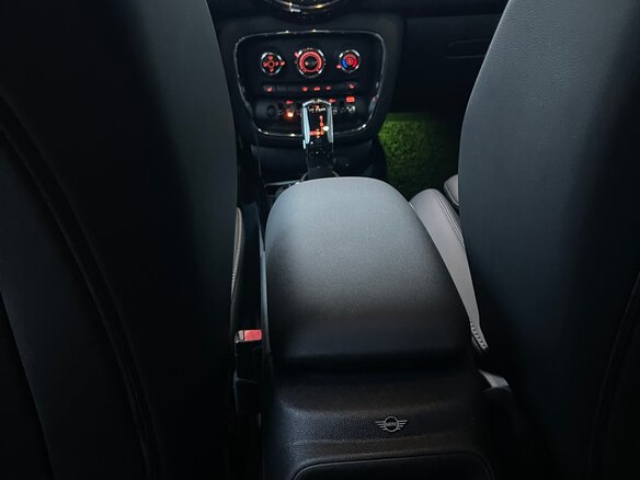 2021 Mini Clubman Cooper II Рестайлинг, бежевый - вид 32