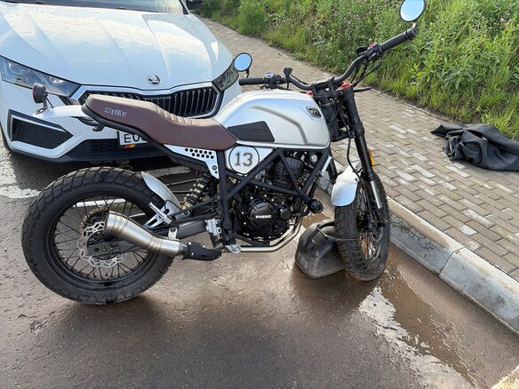 2024 Fuego Scrambler 250, серебристый, 150000 рублей