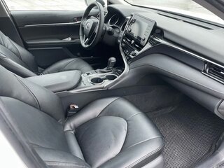 2021 Toyota Camry VIII (XV70) Рестайлинг, белый, 2600000 рублей, вид 3