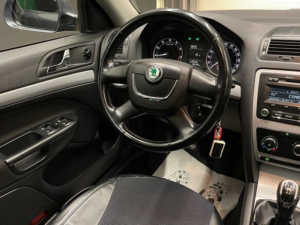 2010 Skoda Octavia II (A5) Рестайлинг, серый - вид 13