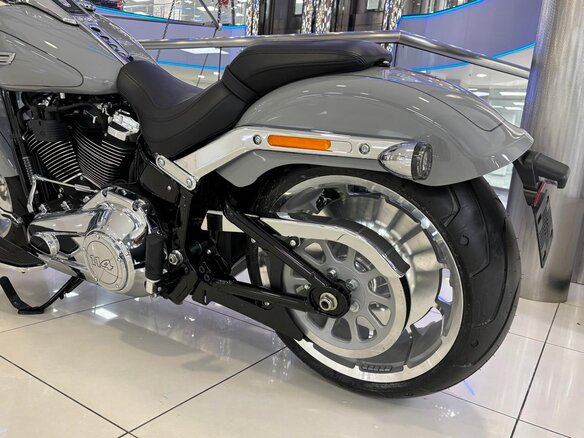2024 Harley-Davidson Fat Boy, серый, 2550000 рублей - вид 22