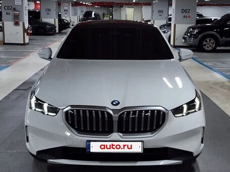 2025 BMW 5 серии 520i VIII (G60/G61/G68), белый, 5740000 рублей, вид 3