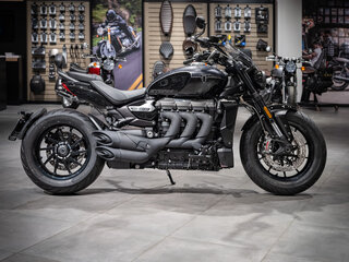 2026 Triumph Rocket 3, чёрный, 3990000 рублей, вид 3