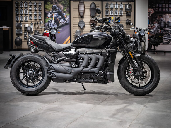 2026 Triumph Rocket 3, чёрный, 3990000 рублей - вид 2