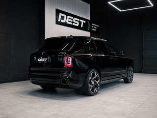 2025 Rolls-Royce Cullinan Black Badge I Рестайлинг (Series II), чёрный, 58000000 рублей, вид 4
