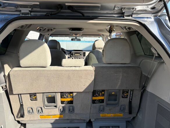 2012 Toyota Sienna III, серый, 1999999 рублей - вид 24