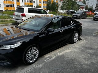2020 Toyota Camry VIII (XV70), чёрный, 2900000 рублей, вид 4