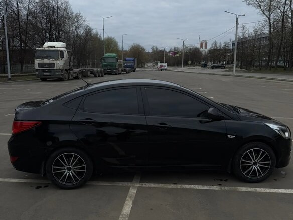 2014 Hyundai Solaris I, чёрный, 800000 рублей - вид 5