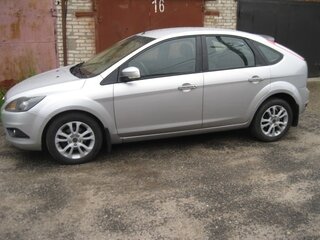 2010 Ford Focus II Рестайлинг, серебристый, 600000 рублей, вид 4