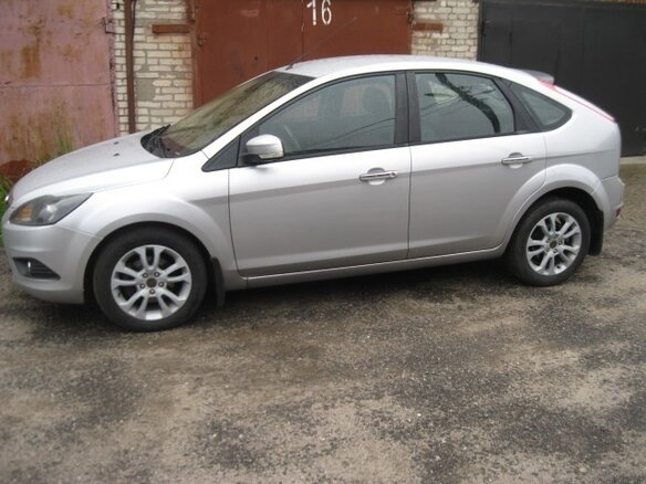 2010 Ford Focus II Рестайлинг, серебристый, 550000 рублей - вид 3