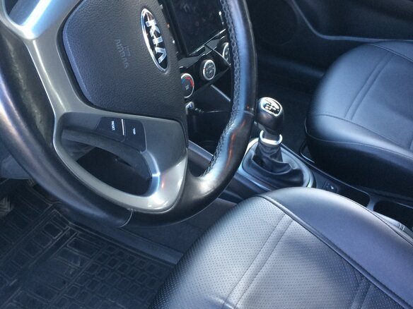 2015 Kia Rio III Рестайлинг, белый, 530000 рублей - вид 5