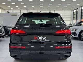 2025 Audi Q7 45 TFSI II (4M) Рестайлинг 2, чёрный, 9999000 рублей, вид 5