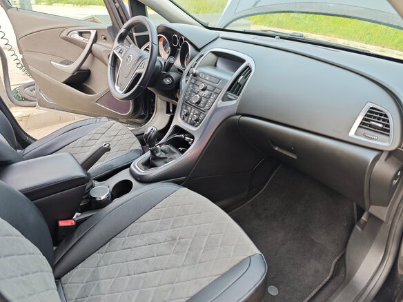 2013 Opel Astra J Рестайлинг, чёрный, 830000 рублей - вид 5