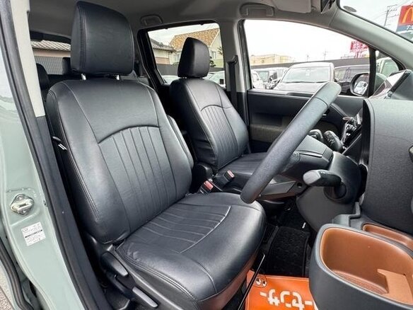 2023 Toyota Sienta III, зелёный - вид 13