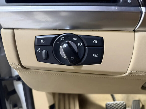 2009 BMW X6 35i 6-speed I (E71), белый, 1550000 рублей - вид 17