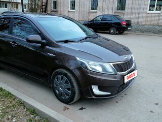 2015 Kia Rio 6-speed III, коричневый, 980000 рублей, вид 2