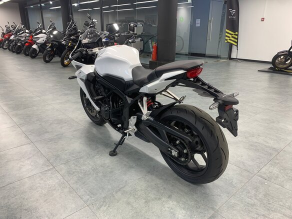2022 Honda CBR 650R, белый, 1080000 рублей - вид 7