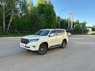 2017 Toyota Land Cruiser Prado 150 Series Рестайлинг 2, белый, 4999999 рублей, вид 1