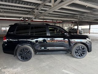 2017 Toyota Land Cruiser 200 Series Рестайлинг 2, чёрный, 5900000 рублей, вид 4