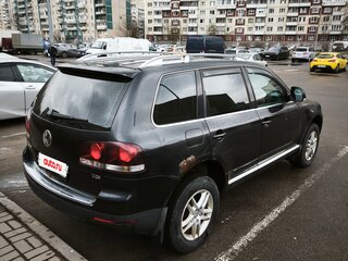 2008 Volkswagen Touareg I Рестайлинг, чёрный, 700000 рублей, вид 4