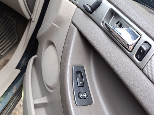 2005 Chrysler Pacifica CS, серый, 490000 рублей - вид 9