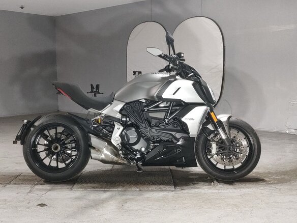 2021 Ducati Diavel 1260, серый, 1356000 рублей