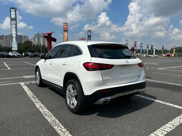 2022 Mercedes-Benz GLA 180 II (H247), белый, 2270000 рублей - вид 4