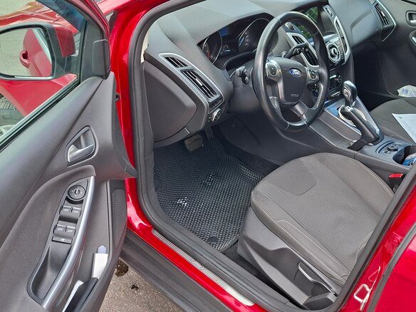 2012 Ford Focus III, красный, 800000 рублей - вид 4