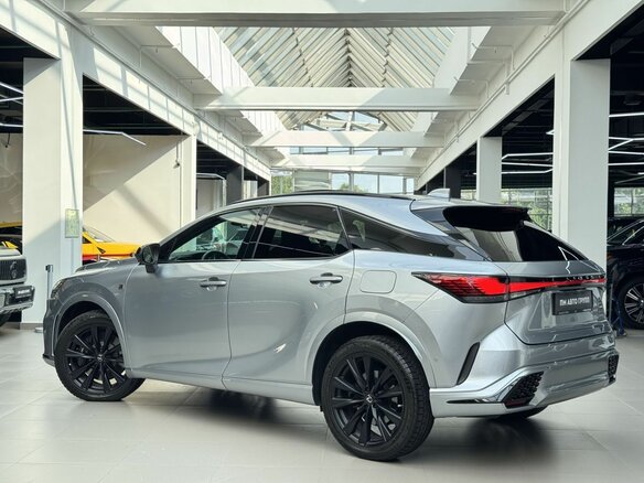 2023 Lexus RX 500h V, серебристый, 9970000 рублей - вид 5