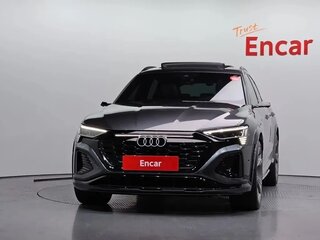 2024 Audi SQ8 e-tron, чёрный, 11830000 рублей, вид 2