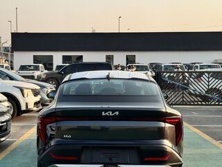 2026 Kia K4, чёрный, 2822999 рублей, вид 4